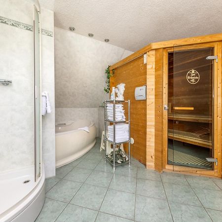 Landhotel Zur Schmiede Göhren-Lebbin Esterno foto