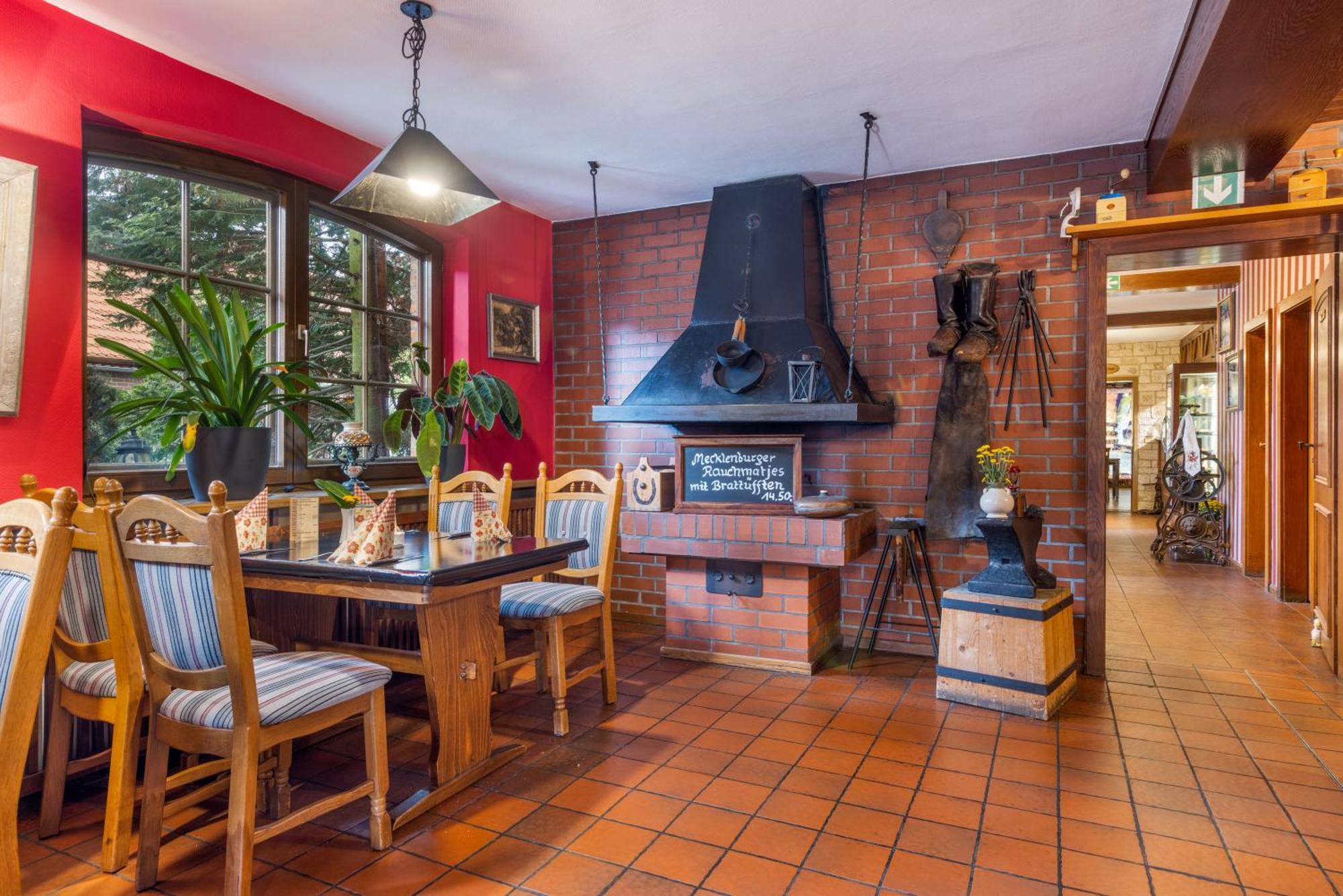Landhotel Zur Schmiede Göhren-Lebbin Esterno foto