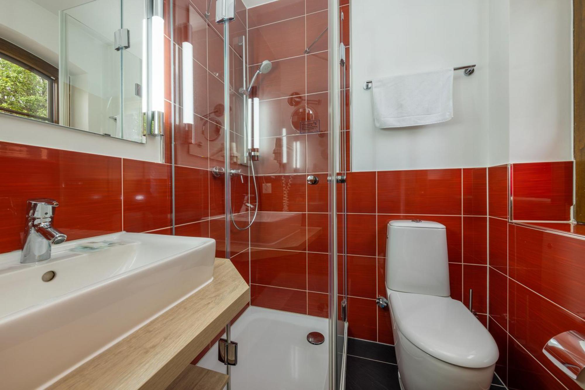 Landhotel Zur Schmiede Göhren-Lebbin Esterno foto