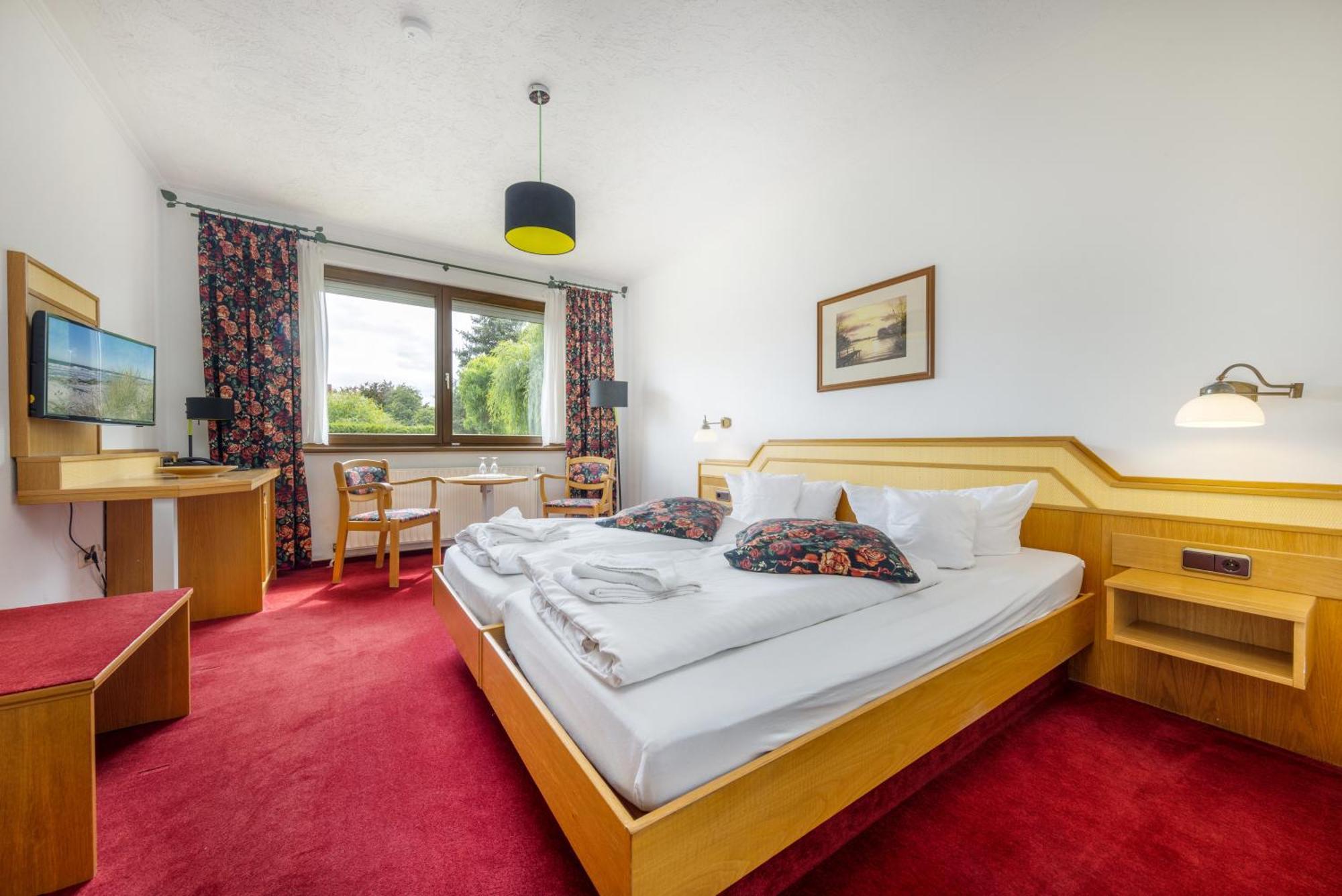 Landhotel Zur Schmiede Göhren-Lebbin Esterno foto