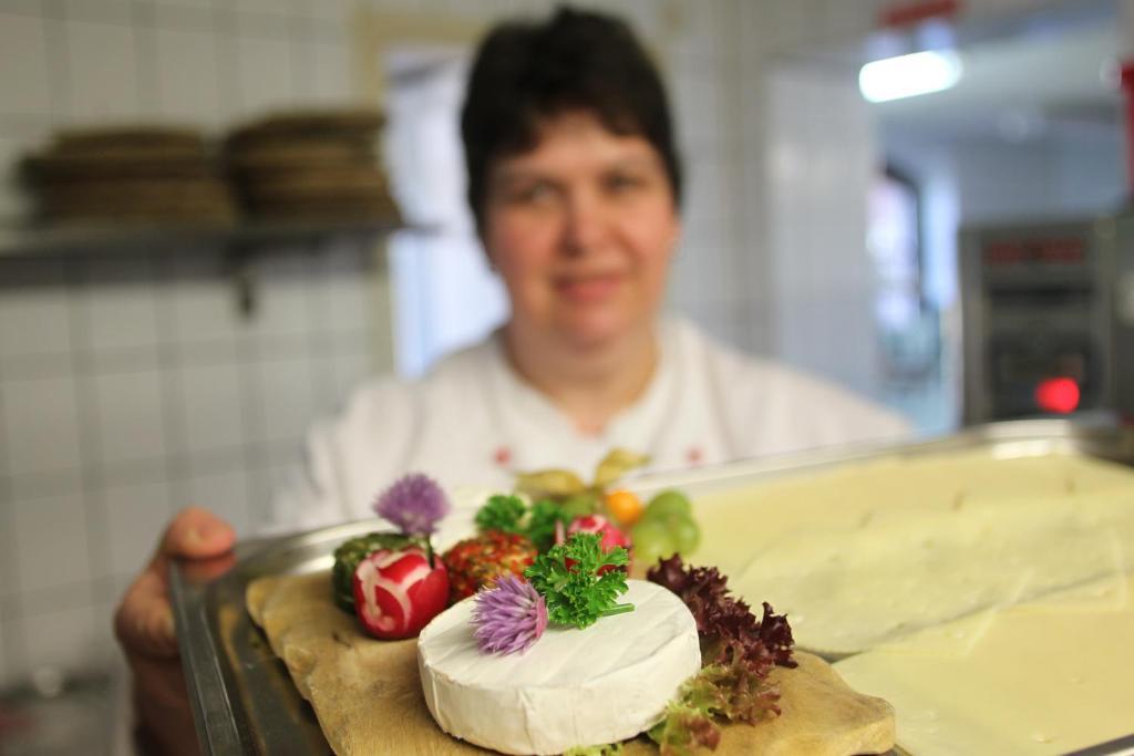 Landhotel Zur Schmiede Göhren-Lebbin Esterno foto