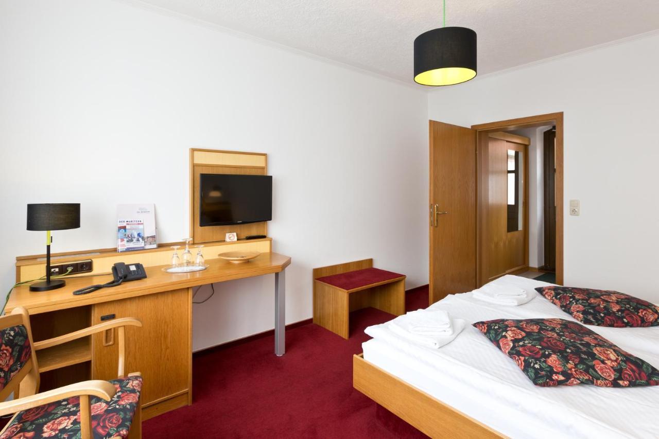 Landhotel Zur Schmiede Göhren-Lebbin Esterno foto